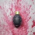 Granat paintballowy Enola Gaye z farbą.jpg